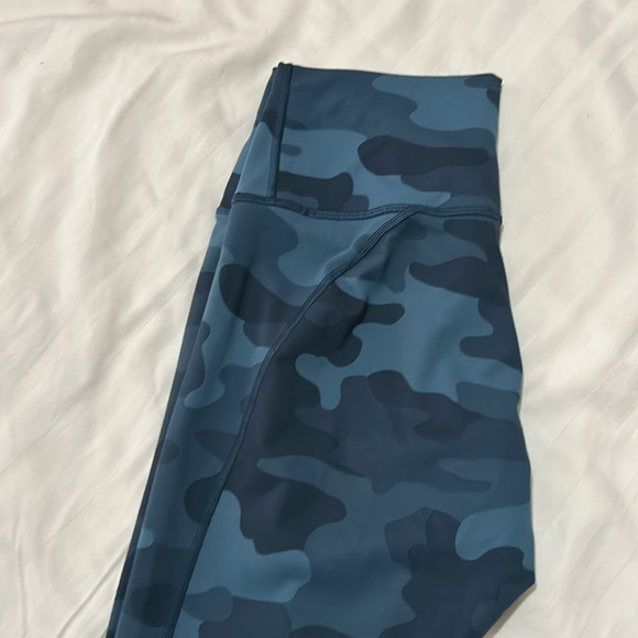 Navy blue camo Fabletics leggings - Picture 9 of 10